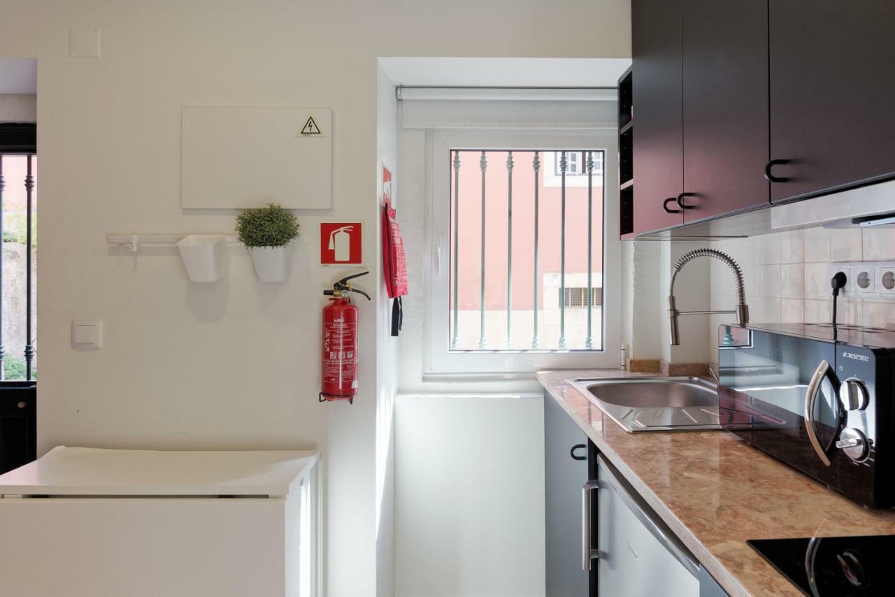 Typical And Brand New T.M. Flat Apartment Lisbon Bagian luar foto